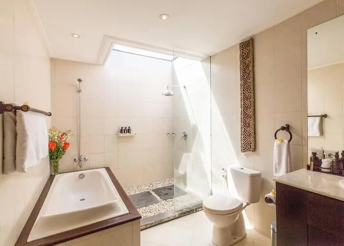 2 Bedroom Private Pool Walking Distance To The Seminyak