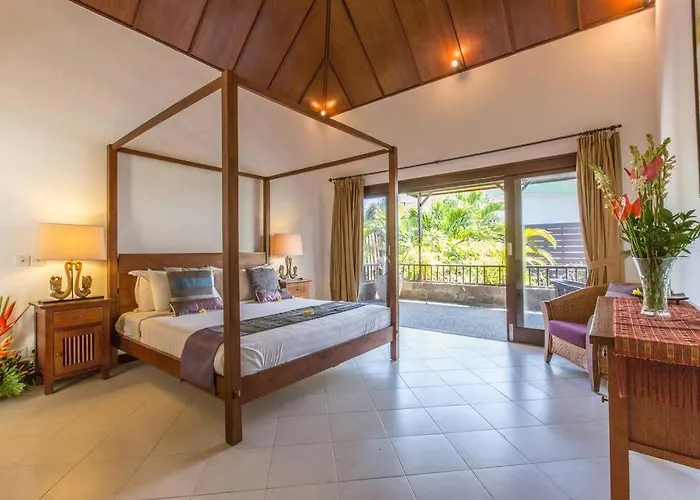 Villa 2 Bedroom Private Pool Walking Distance To The